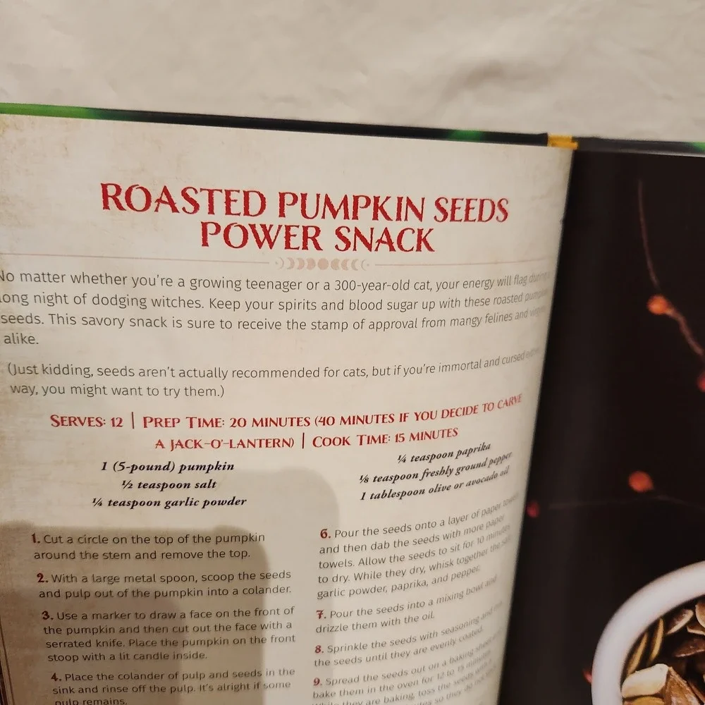 The Unofficial Hocus Pocus Cookbook 50 Bewitchingly Delicious‎ Recipes